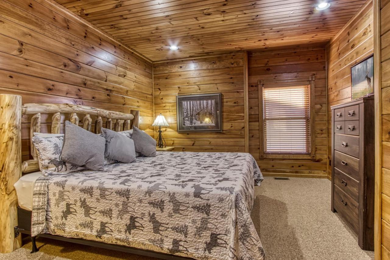 Lazy Bear Lodge, Hot Tub, Resort Pool, Wifi, 1089 Free Tickets Each Paid Day, Dollywood And More Gatlinburg Eksteriør billede