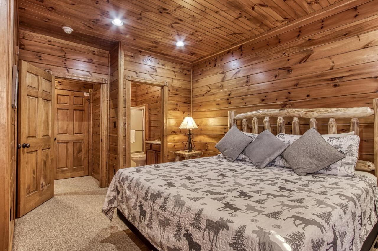 Lazy Bear Lodge, Hot Tub, Resort Pool, Wifi, 1089 Free Tickets Each Paid Day, Dollywood And More Gatlinburg Eksteriør billede