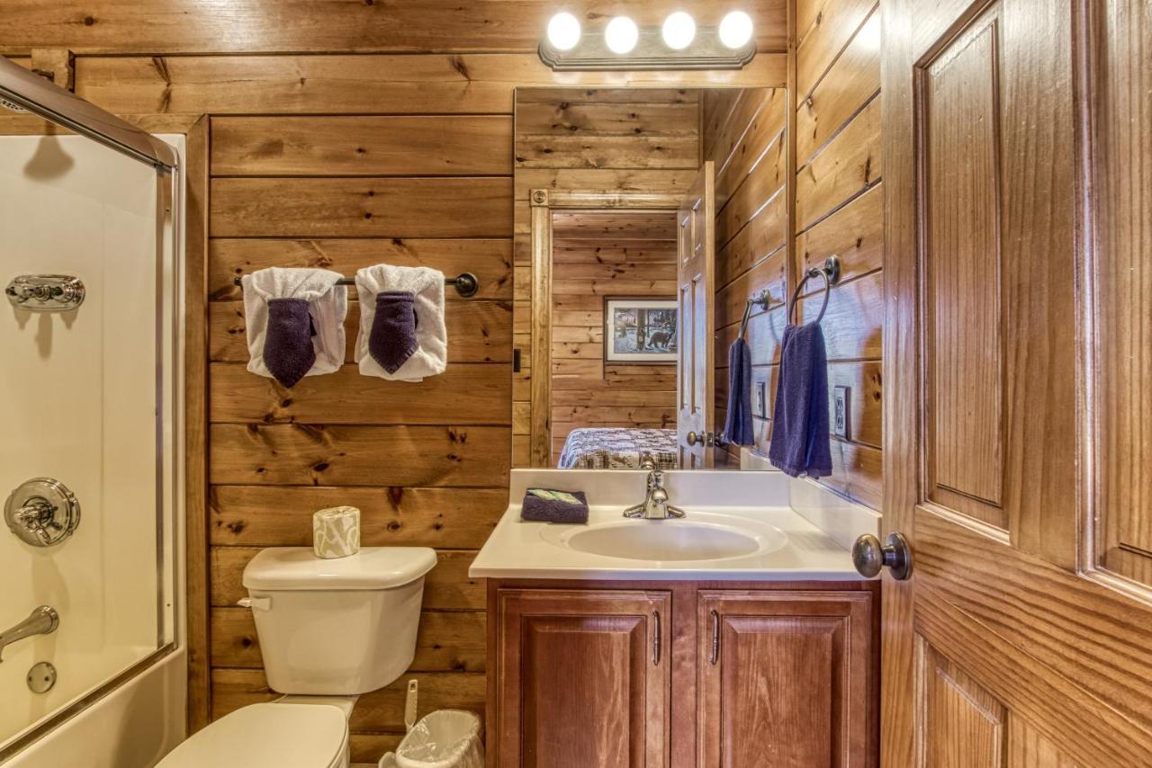 Lazy Bear Lodge, Hot Tub, Resort Pool, Wifi, 1089 Free Tickets Each Paid Day, Dollywood And More Gatlinburg Eksteriør billede