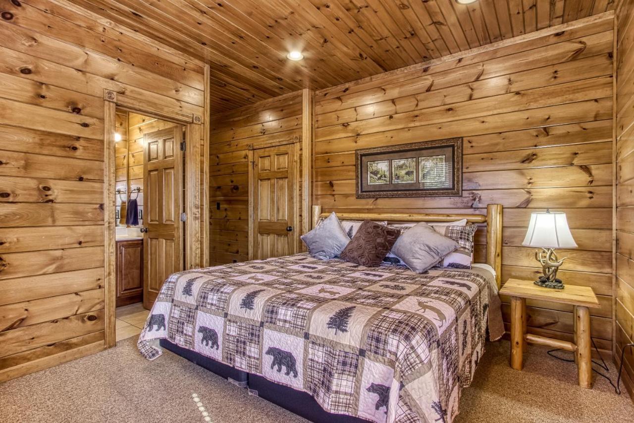 Lazy Bear Lodge, Hot Tub, Resort Pool, Wifi, 1089 Free Tickets Each Paid Day, Dollywood And More Gatlinburg Eksteriør billede