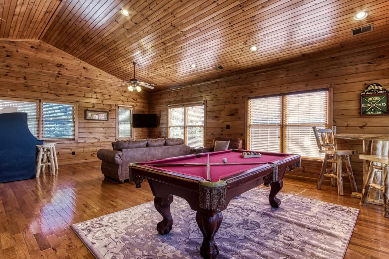 Lazy Bear Lodge, Hot Tub, Resort Pool, Wifi, 1089 Free Tickets Each Paid Day, Dollywood And More Gatlinburg Eksteriør billede