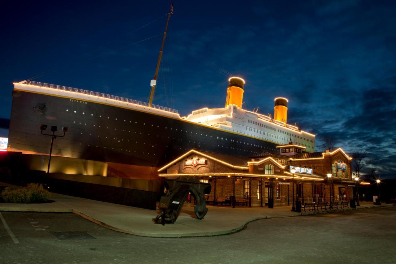 Lazy Bear Lodge, Hot Tub, Resort Pool, Wifi, 1089 Free Tickets Each Paid Day, Dollywood And More Gatlinburg Eksteriør billede