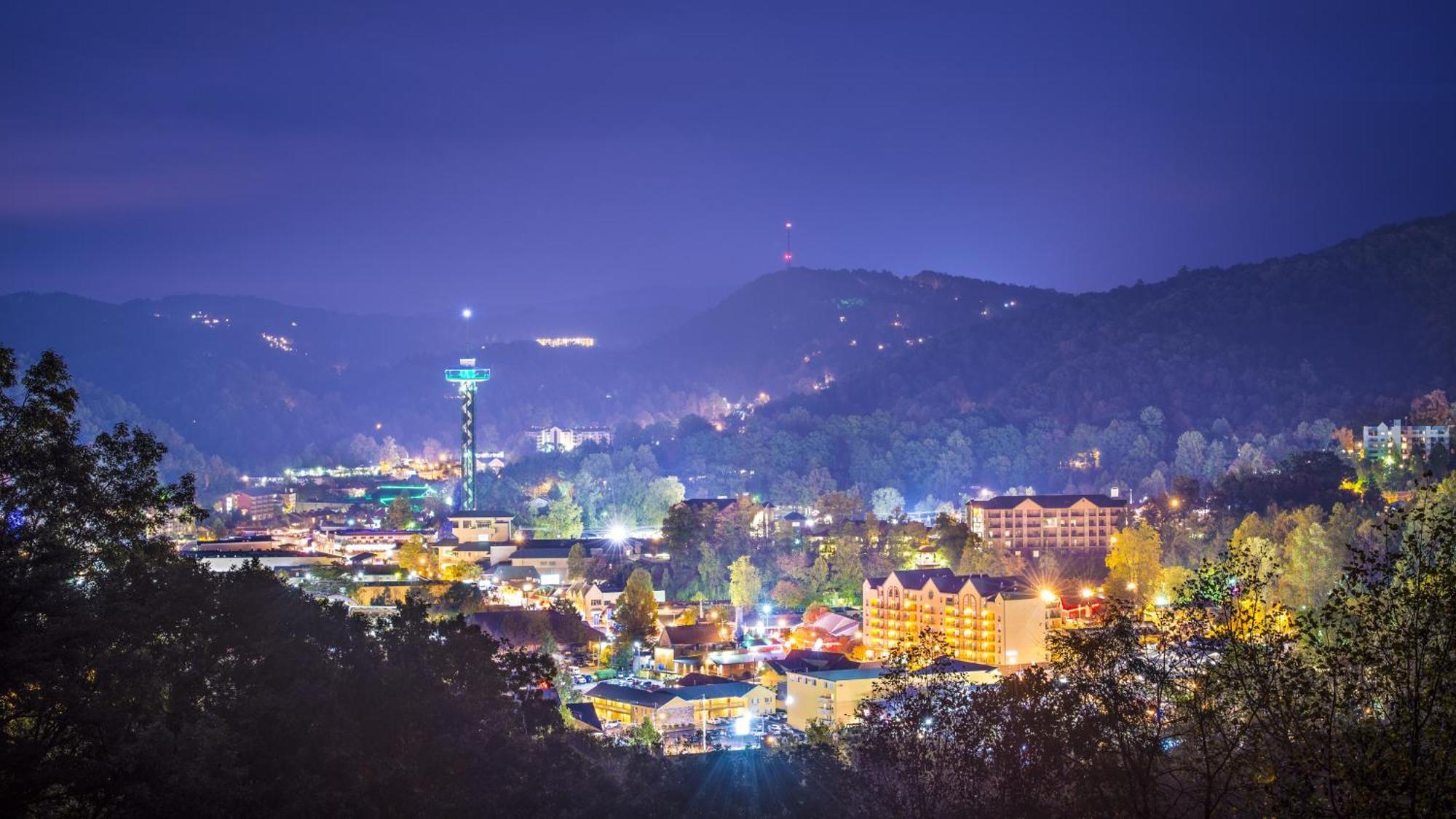 Lazy Bear Lodge, Hot Tub, Resort Pool, Wifi, 1089 Free Tickets Each Paid Day, Dollywood And More Gatlinburg Eksteriør billede